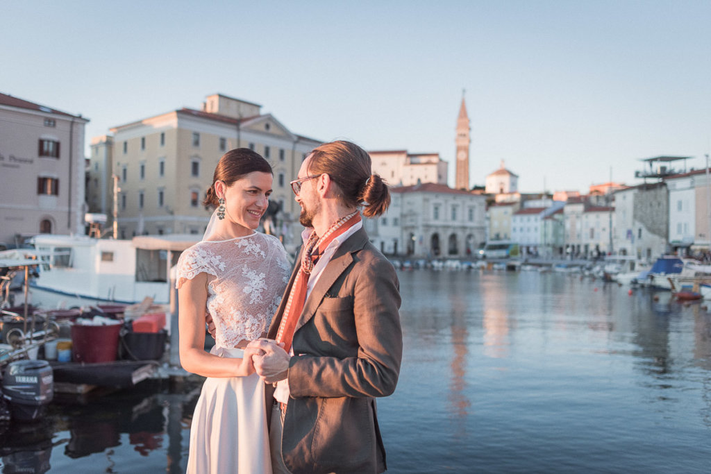 poročna fotografija na obali piran slovenia wedding photographer